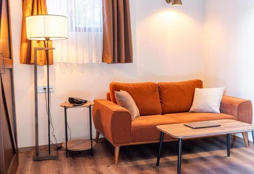 اتاق اکونومی یک تخته, Blue Sea Garden