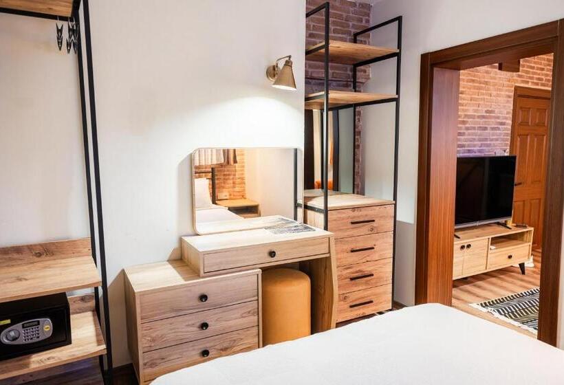 اتاق اکونومی یک تخته, Blue Sea Garden