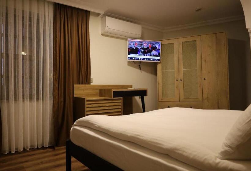 اتاق اکونومی, Blue Sea Garden