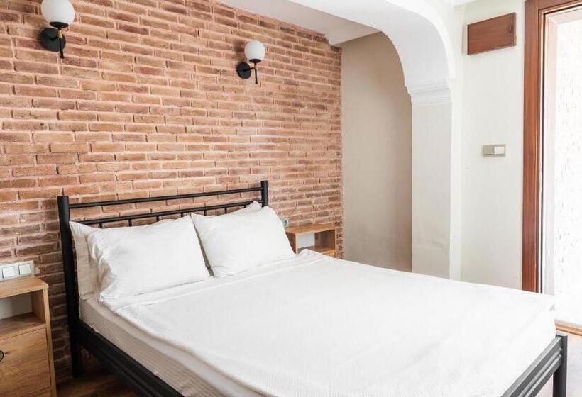 اتاق اکونومی, Blue Sea Garden