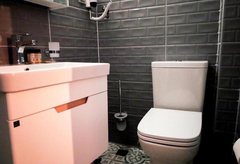 اتاق اکونومی, Blue Sea Garden