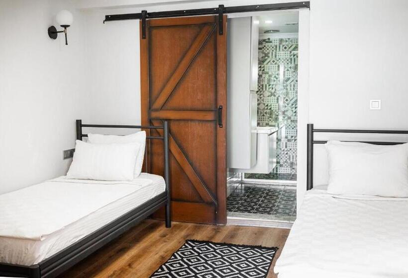 اتاق اکونومی, Blue Sea Garden