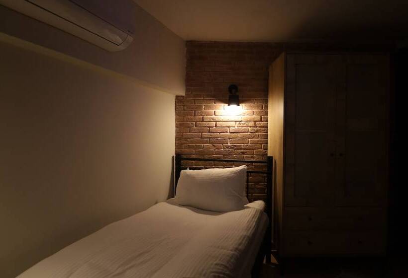 اتاق اکونومی یک تخته, Blue Sea Garden