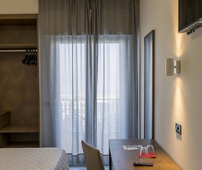 Triple Room Sea View, Centrale