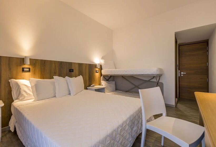 חדר סטנדרט לארבעה נוף לים, Centrale