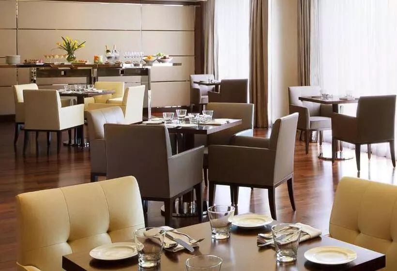 キングサイズベッドのエクゼクティブルーム, Courtyard By Marriott Kochi Airport
