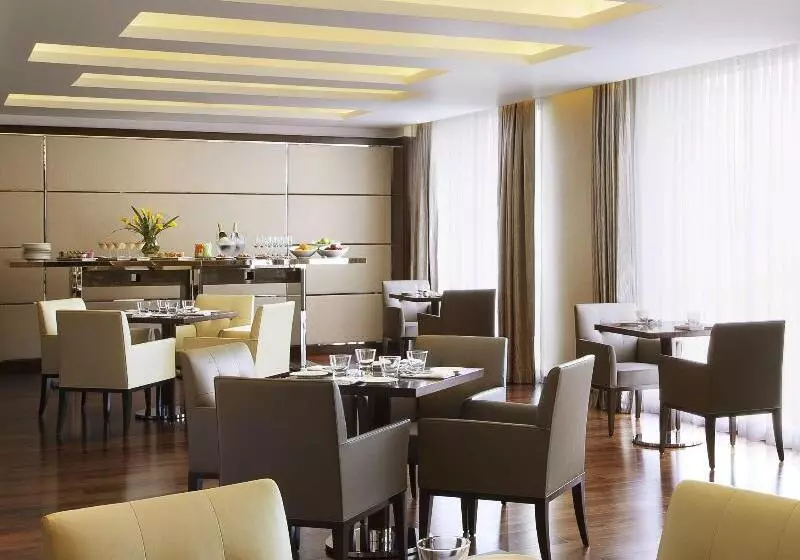 キングサイズベッドのエクゼクティブルーム, Courtyard By Marriott Kochi Airport