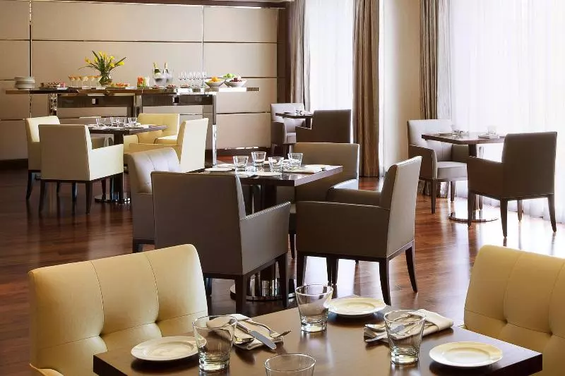 キングサイズベッドのエクゼクティブルーム, Courtyard By Marriott Kochi Airport