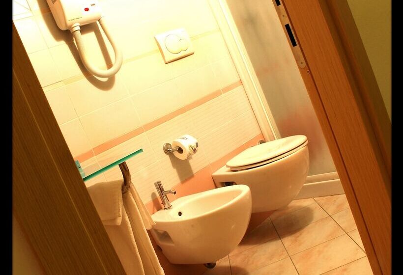 غرفة قياسية ثلاثية, Cristina