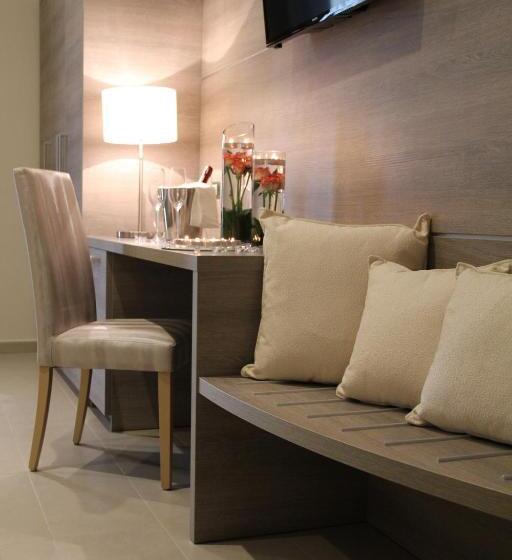 חדר סופריור לשלושה, Delle Canne