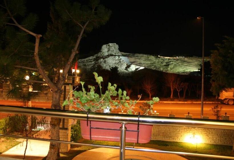 اتاق استاندارد سه تخته با چشم‌انداز, Hal Tur