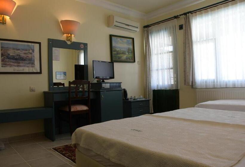 اتاق استاندارد سه تخته با چشم‌انداز, Hal Tur