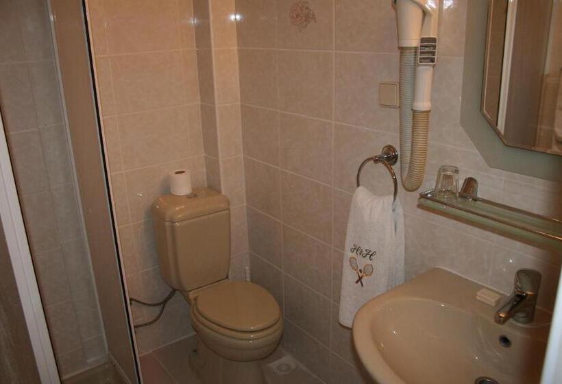 اتاق استاندارد با چشم‌انداز باغ, Hal Tur