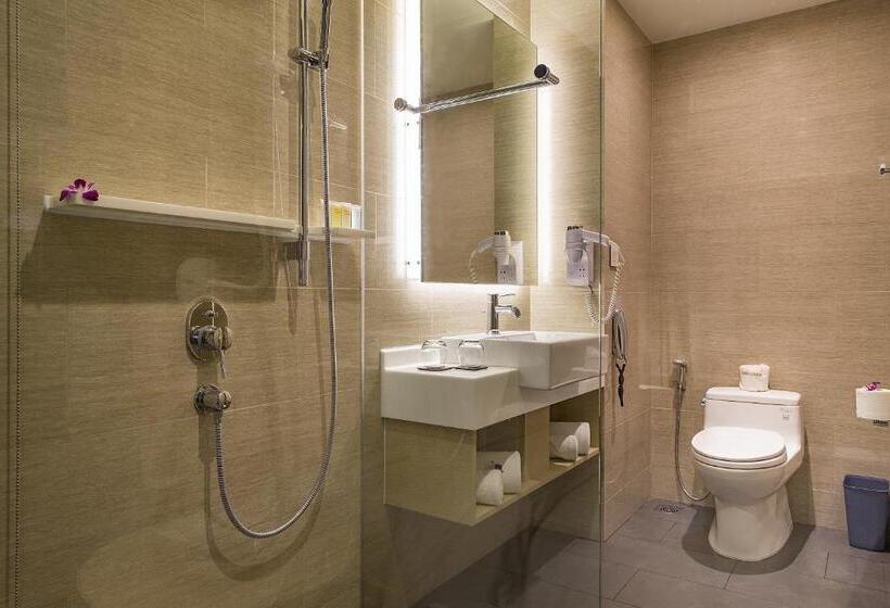 Premium room with river view, Liberty Central Saigon Riverside