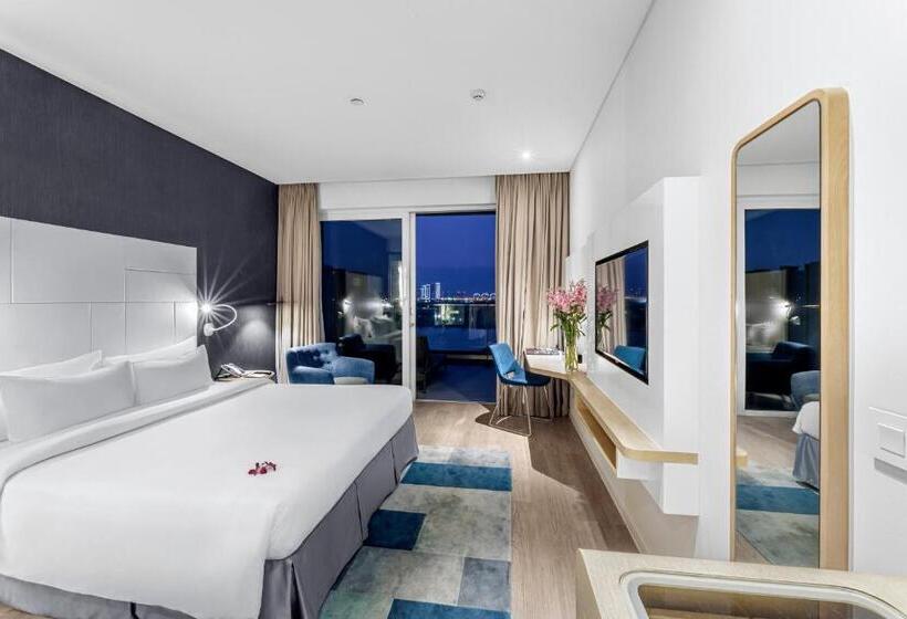 Premium room with river view, Liberty Central Saigon Riverside