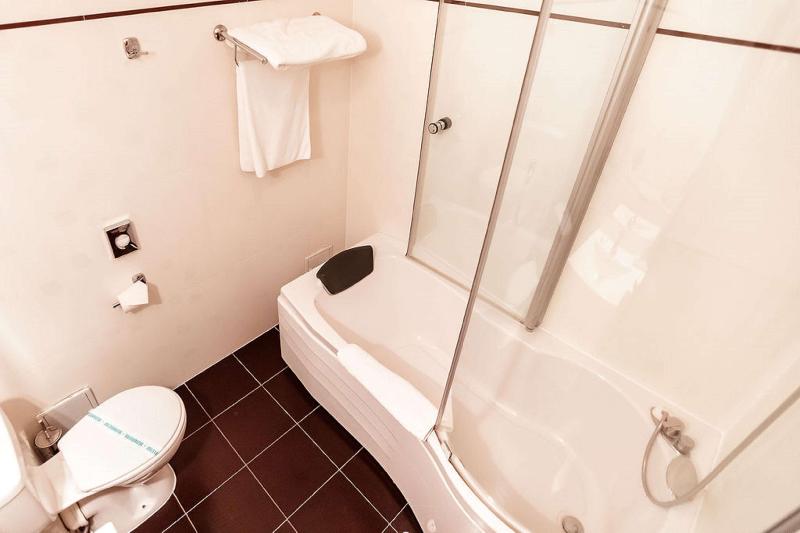 מיטת קינג בסוויטה, Best Western Plus Lido