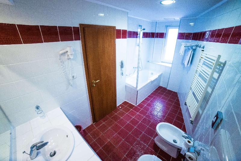 מיטת קינג בסוויטה, Best Western Plus Lido