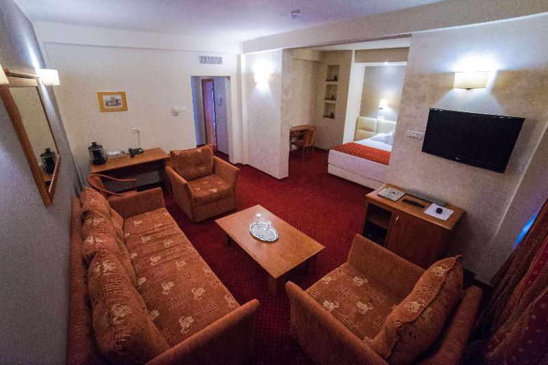 מיטת קינג בסוויטה, Best Western Plus Lido