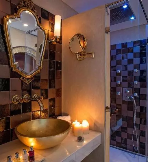 ジュニアスイート, Moni Emvasis Luxury Suites