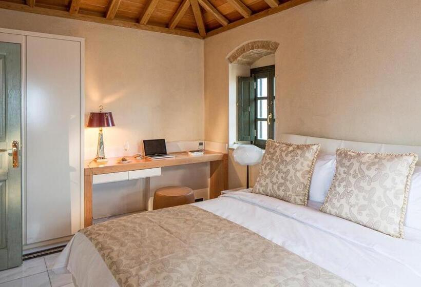 جناح جونيور, Moni Emvasis Luxury Suites