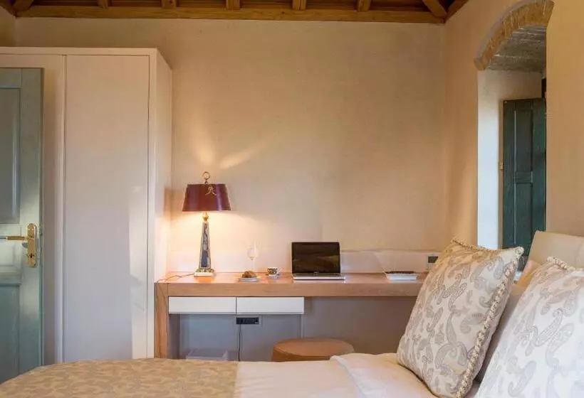 ジュニアスイート, Moni Emvasis Luxury Suites