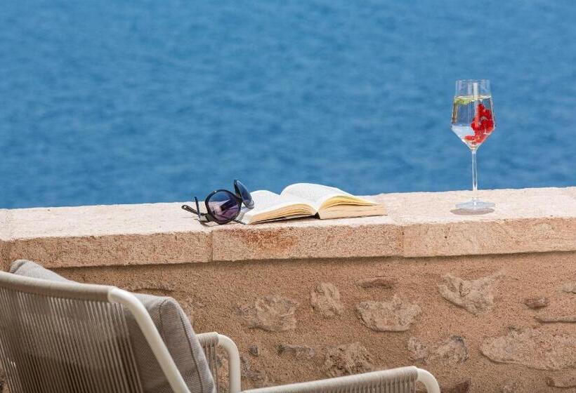 جناح ديلوكس, Moni Emvasis Luxury Suites