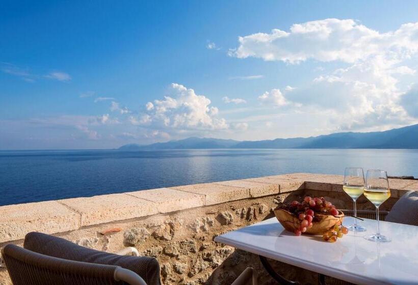 جناح ديلوكس, Moni Emvasis Luxury Suites