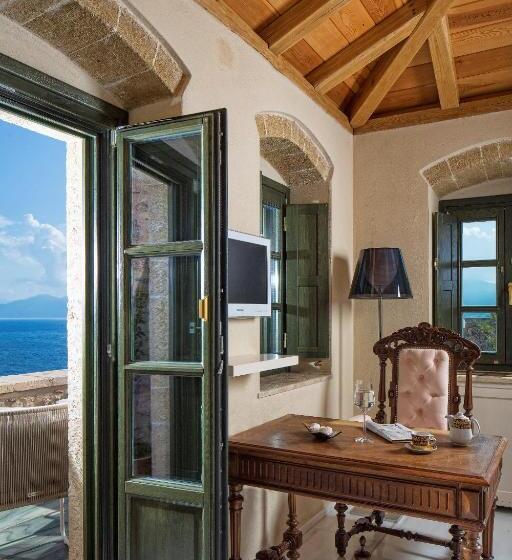 جناح ديلوكس, Moni Emvasis Luxury Suites