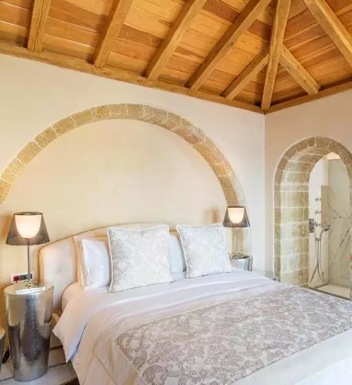 デラックススイート, Moni Emvasis Luxury Suites