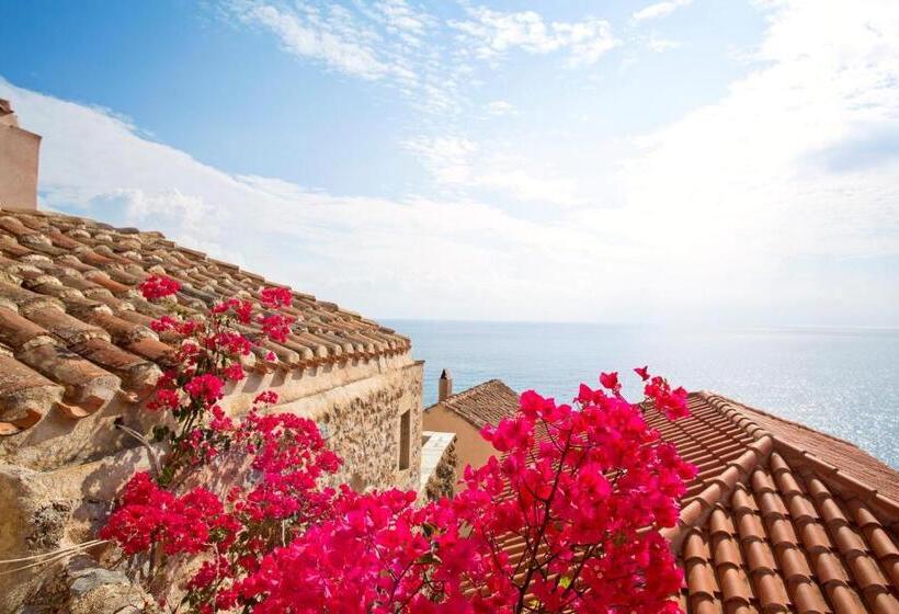 جناح سوبيريور, Moni Emvasis Luxury Suites