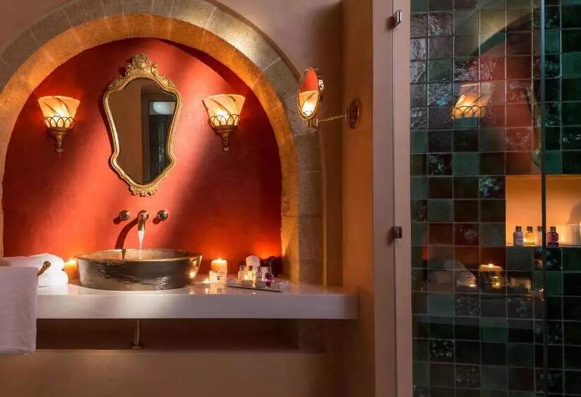 スーペリアースイート, Moni Emvasis Luxury Suites