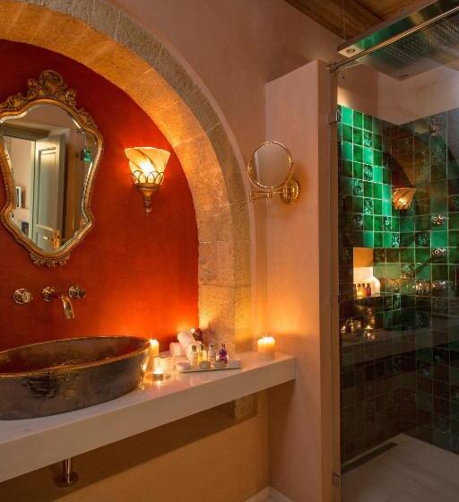 جناح سوبيريور, Moni Emvasis Luxury Suites