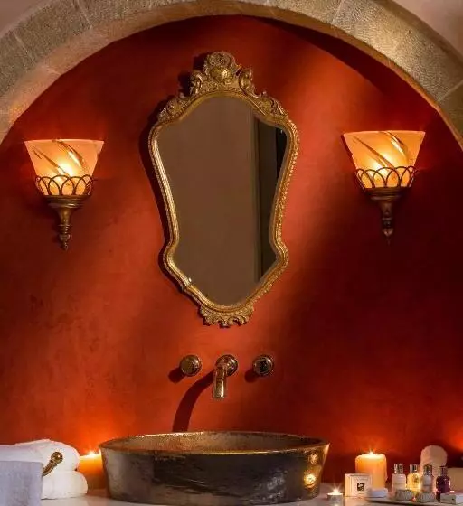 スーペリアースイート, Moni Emvasis Luxury Suites