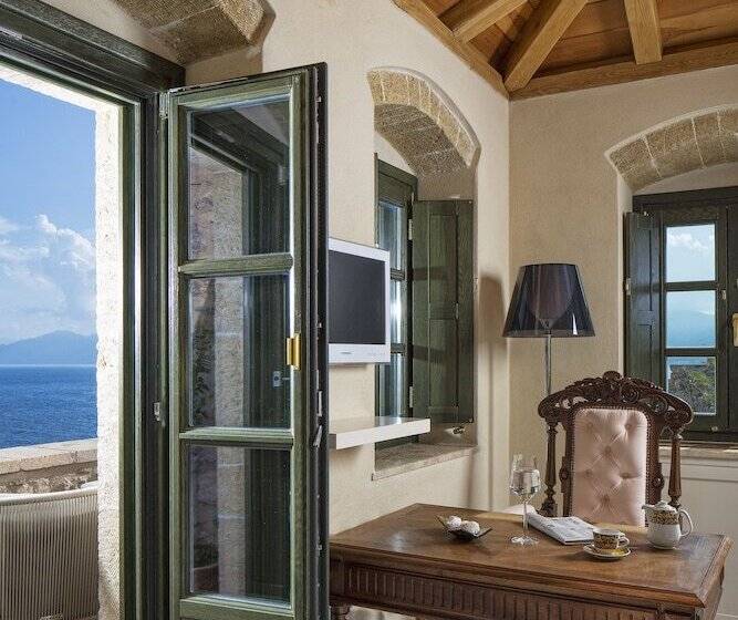 Люкс Deluxe Вид на Море, Moni Emvasis Luxury Suites