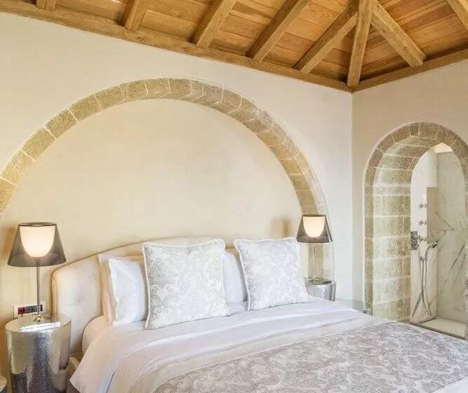 オーシャンビューデラックススイート, Moni Emvasis Luxury Suites