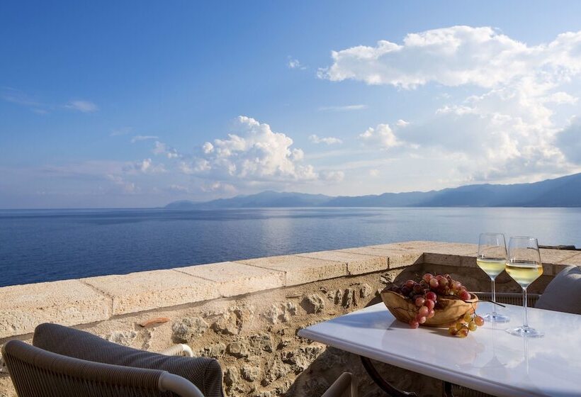 Люкс Deluxe Вид на Море, Moni Emvasis Luxury Suites