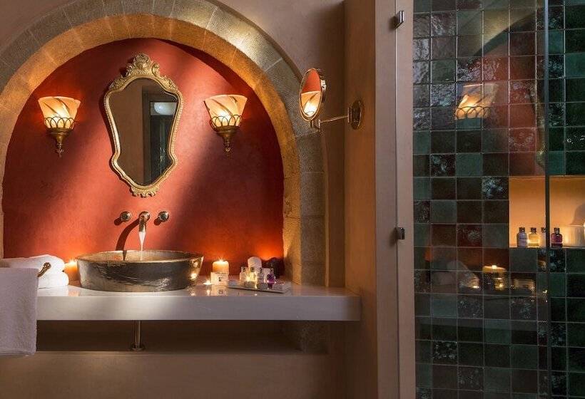 جناح سوبيريور مطل علي البحر, Moni Emvasis Luxury Suites