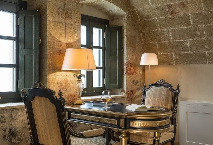 جناح سوبيريور مطل علي البحر, Moni Emvasis Luxury Suites