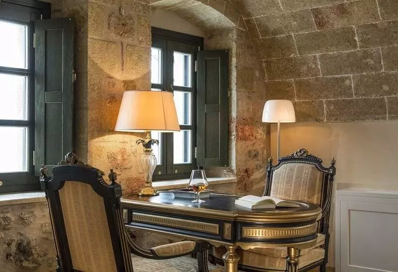 オーシャンビュースーペリアースイート, Moni Emvasis Luxury Suites