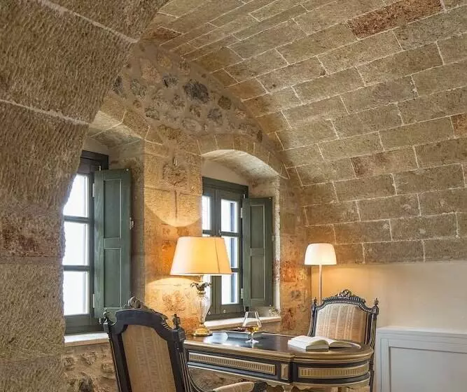 オーシャンビュースーペリアースイート, Moni Emvasis Luxury Suites