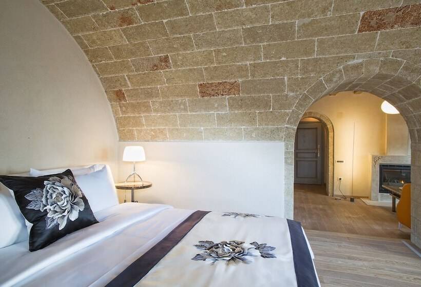 جناح سوبيريور مطل علي البحر, Moni Emvasis Luxury Suites