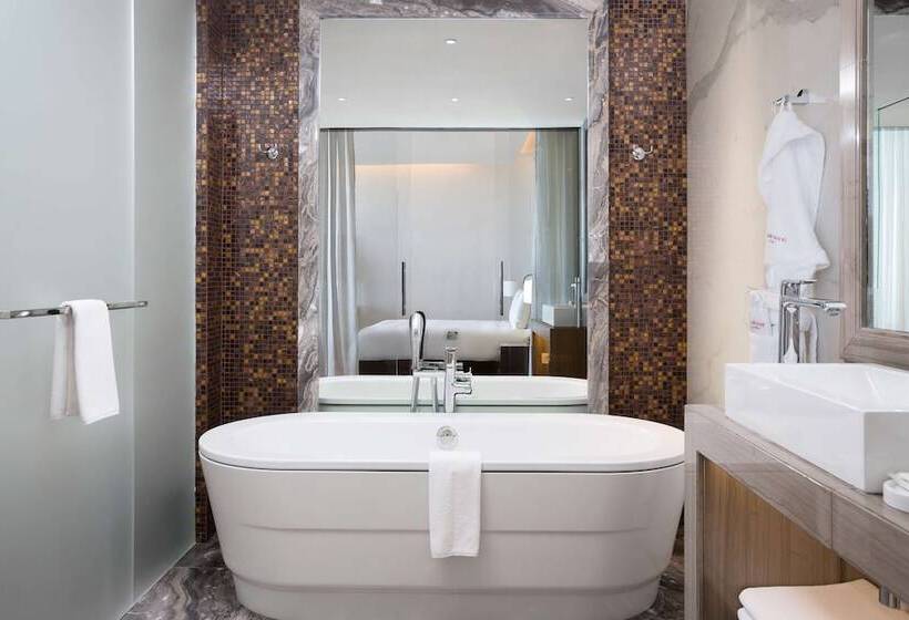 سوییت با چشم‌انداز دریا, Swissôtel Resort Sochi Kamelia