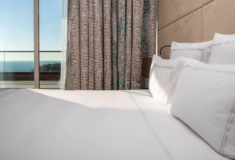 سوییت با چشم‌انداز دریا, Swissôtel Resort Sochi Kamelia