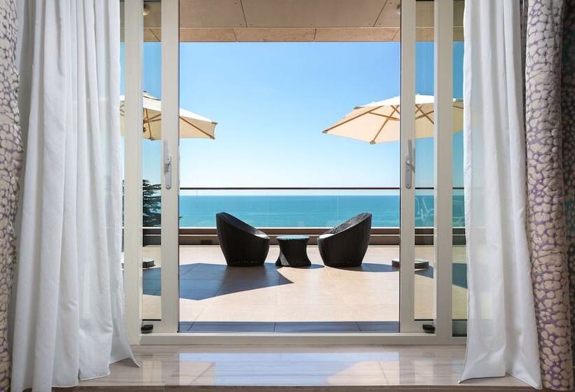 سوییت با چشم‌انداز دریا, Swissôtel Resort Sochi Kamelia