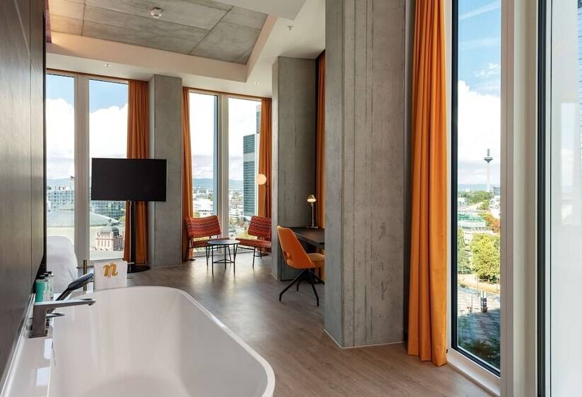 جناح جونيور, Nhow Frankfurt