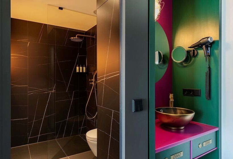 Premium room with view, Nhow Frankfurt