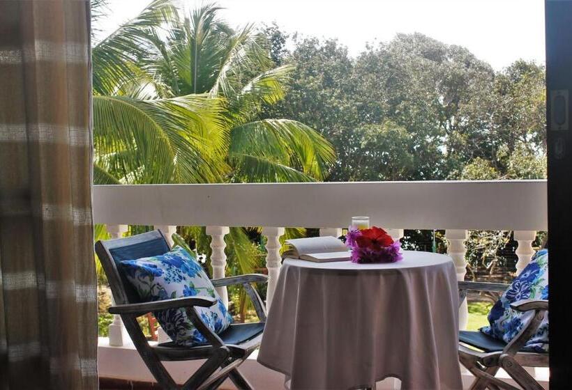 سوییت لوکس, Pousada Enseada Dos Golfinhos