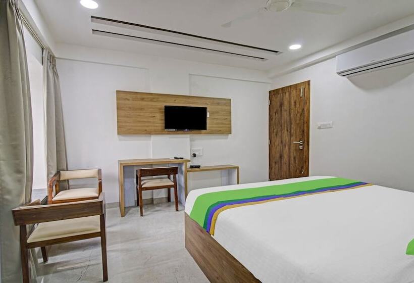 Quarto Estandar, Treebo Chandraprasth Residency