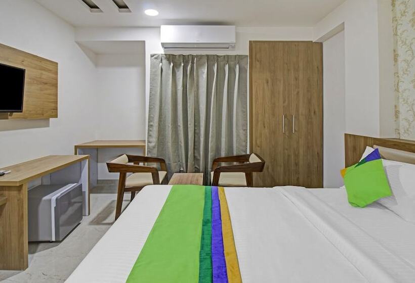 Quarto Estandar, Treebo Chandraprasth Residency