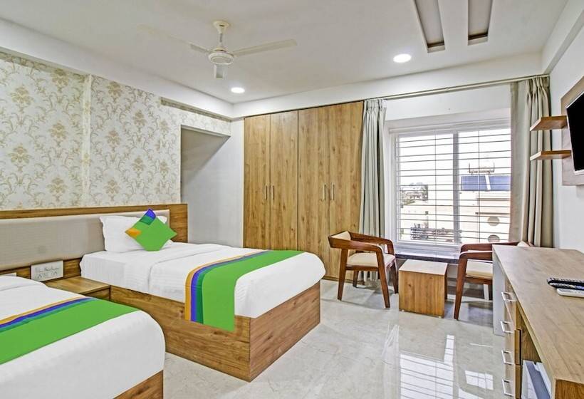Quarto Estandar, Treebo Chandraprasth Residency
